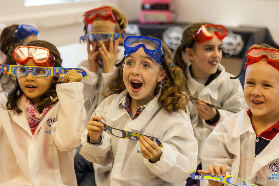children on mad science course